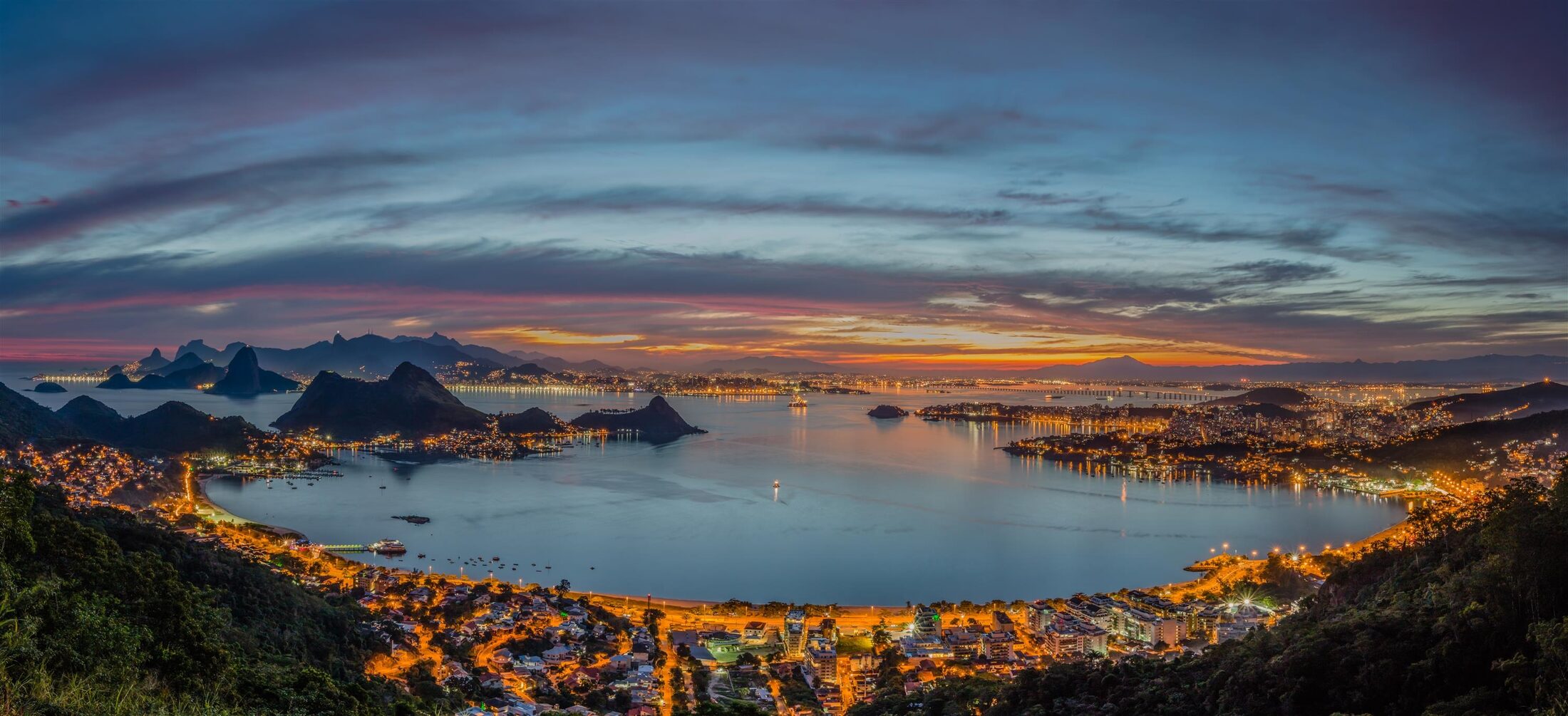 Vista panorâmica da Região Oceânica de Niterói a partir do Parque da Cidade